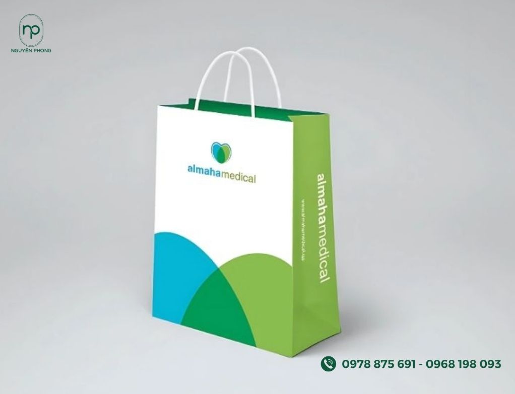 Logo phòng khám in trên túi giấy 2